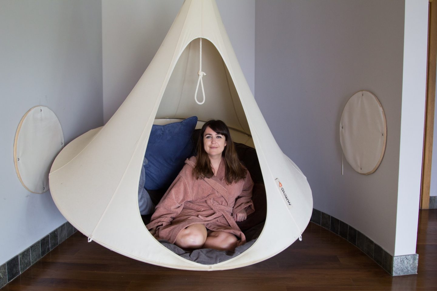 Scarlet Relaxation Room Cocoon